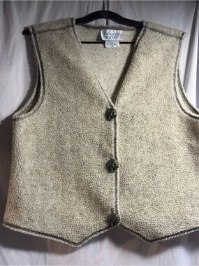 VTG 90s Deborah Murray Cream Sherpa Vest with Grizzly Bear Buttons